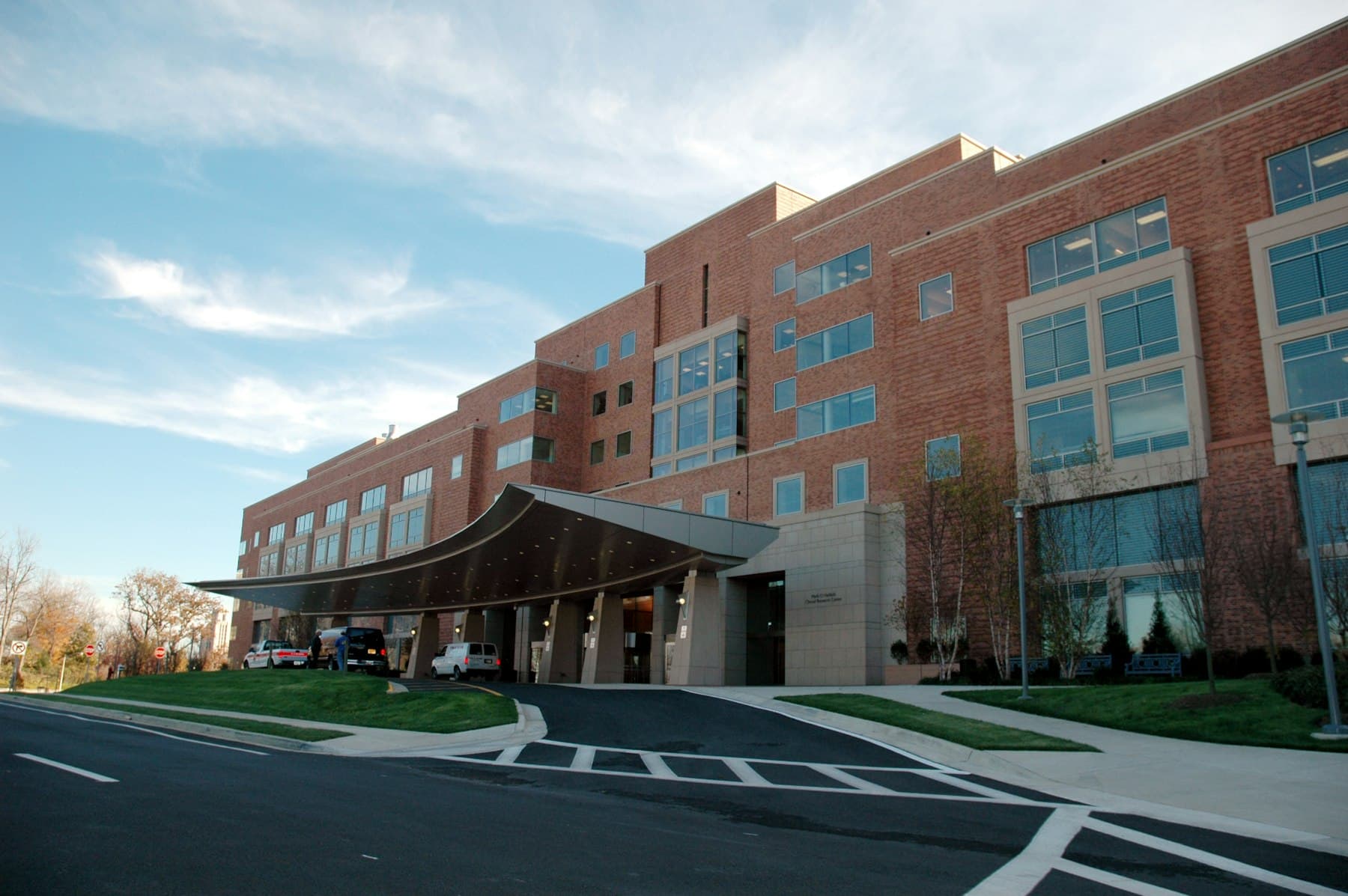 Fachada de un hospital moderno
